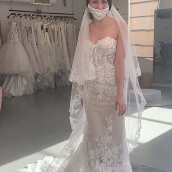 Wedding Dress-Never Worn - Picture 15 of 15